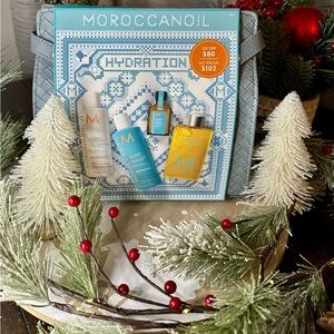 🎄Holiday Moroccanoil Gift Set🎄 New/unopened. Retail value: $102!